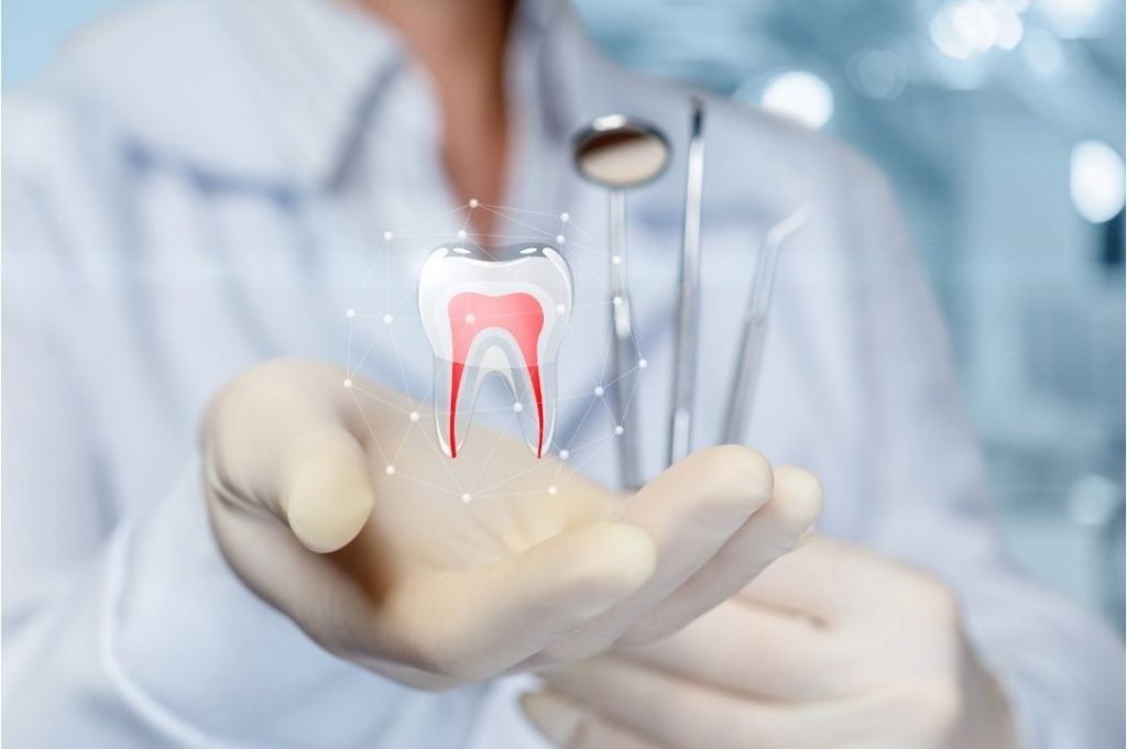 Für gewissenhafte Zahnärzte hat es immer oberste Priorität, einen Zahn so lange wie möglich zu erhalten, denn ein Zahn kann auch dann noch wichtige Funktionen erfüllen, wenn er teilweise oder sogar vollständig geschädigt oder gar abgestorben ist.