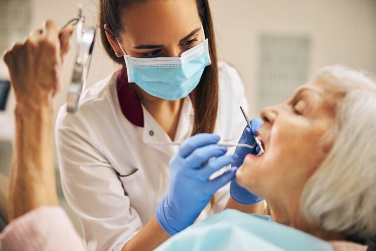 Was macht eine Dentalhygienikerin?
